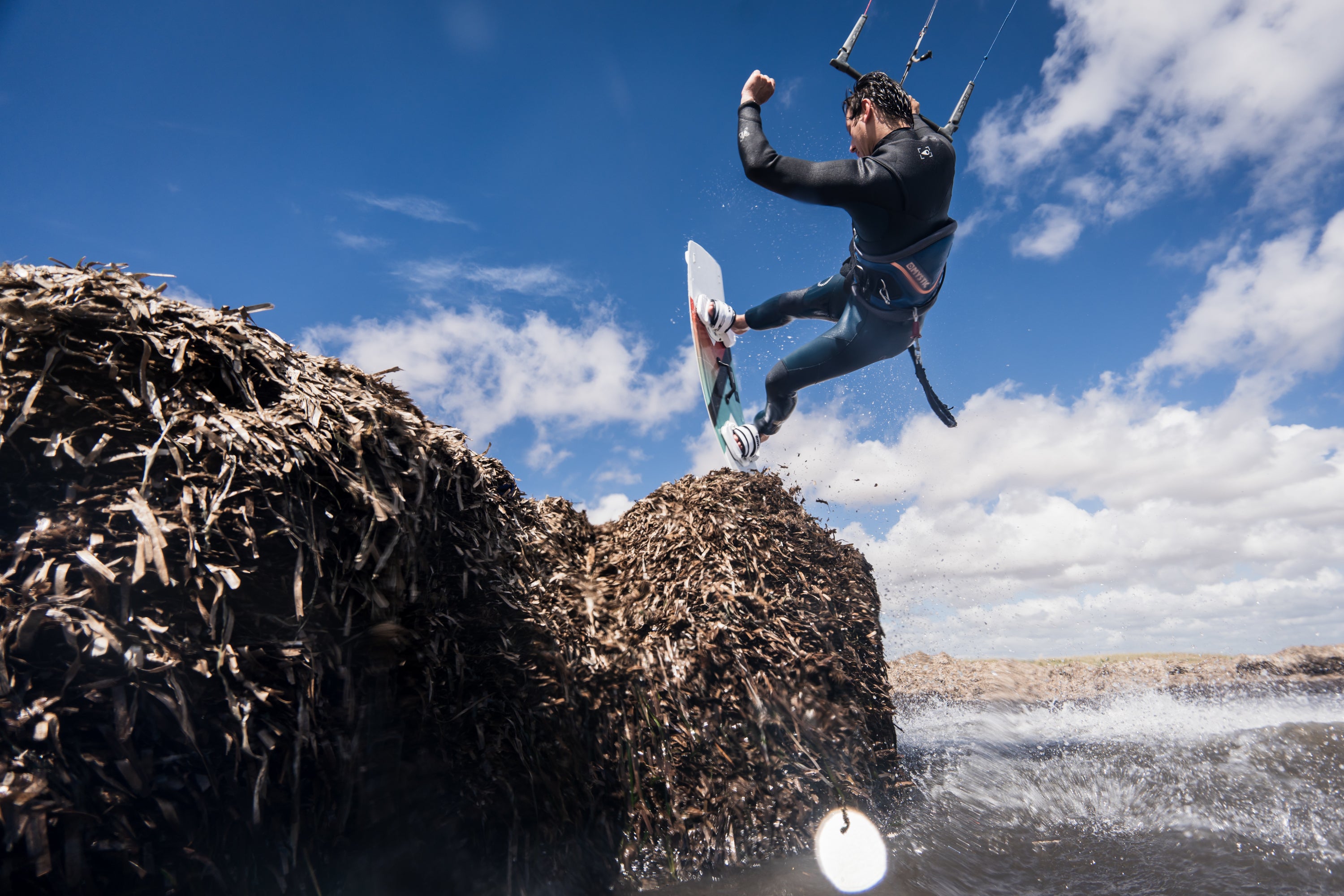 Action picture of the Xenon Laluz 2024 twintip kiteboard board.