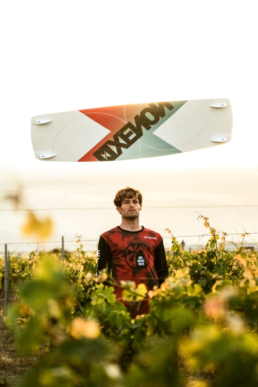 Xenon Board Team rider presents the Laluz 2024 twintip kiteboard.